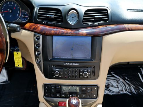 Used 2015 Maserati GranTurismo Convertible image 21