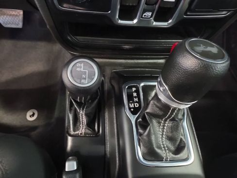 Used 2023 Jeep Wrangler Unlimited Sahara AWD/4WD image 23