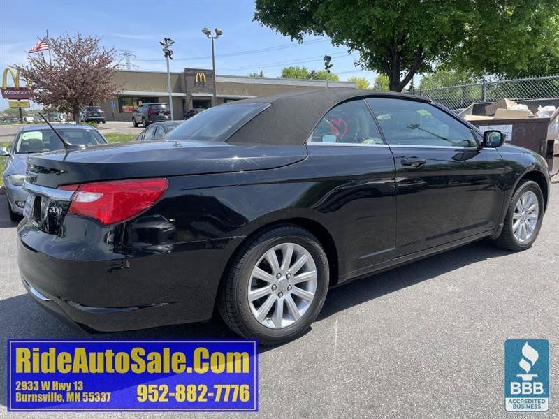 Used 2013 Chrysler 200 Touring FWD image 5
