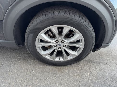 Used 2023 Ford Explorer XLT w/ Equipment Group 202A AWD/4WD image 37