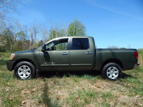 Used 2005 Nissan Titan LE w/ (T01) Tow Pkg AWD/4WD image 3