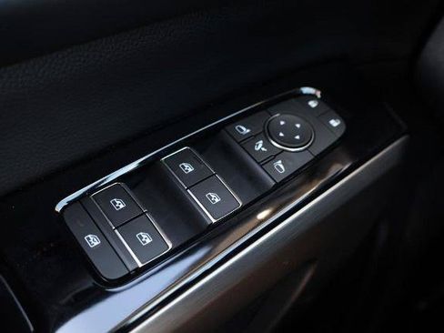 Certified 2025 Nissan Pathfinder Platinum FWD image 20