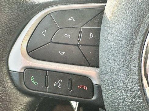 Used 2023 Jeep Renegade Altitude w/ Convenience Group I image 11