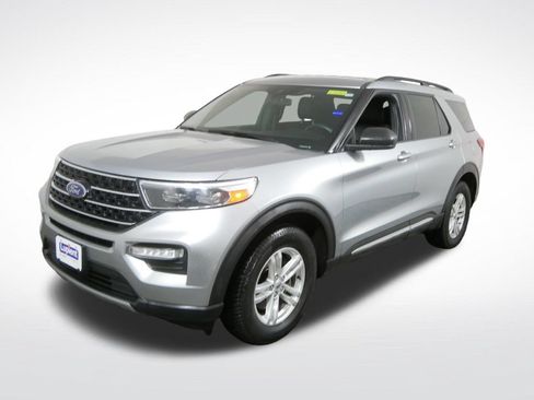 Used 2020 Ford Explorer XLT w/ Equipment Group 202A AWD/4WD image 9