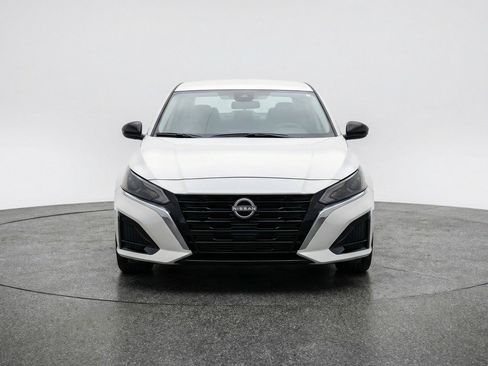 Used 2025 Nissan Altima 2.5 SV image 2