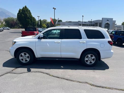 Used 2019 Toyota Sequoia SR5 AWD/4WD image 13