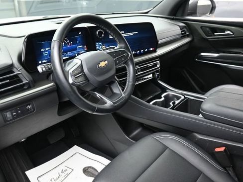 Used 2025 Chevrolet Traverse LT image 14