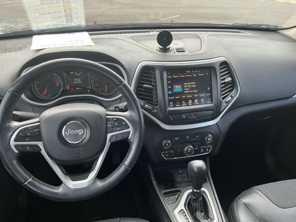 Used 2018 Jeep Cherokee Latitude Plus FWD image 10