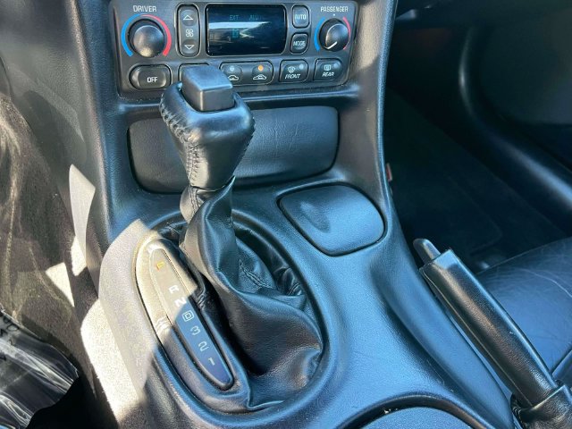 Used 2004 Chevrolet Corvette Convertible w/ Preferred Equipment Group RWD image 27