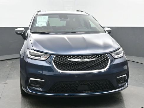 Used 2025 Chrysler Pacifica Pinnacle w/ Trailer Tow Group image 8