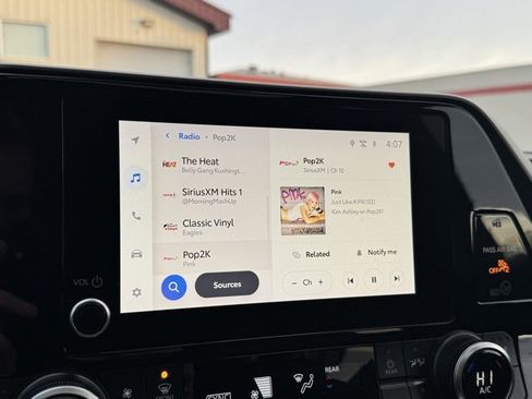 Certified 2023 Toyota Highlander XLE image 3