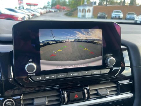 Used 2024 Nissan Pathfinder SV image 20