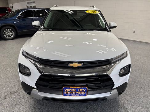 Used 2023 Chevrolet TrailBlazer LT FWD image 2