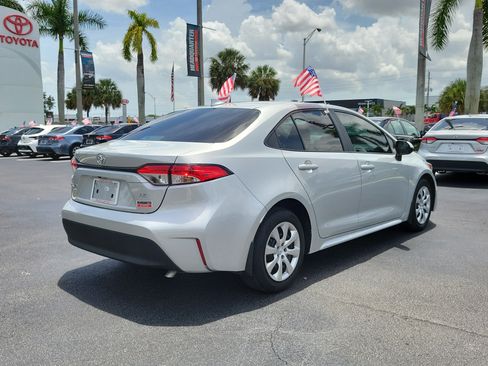 Used 2025 Toyota Corolla LE FWD image 12