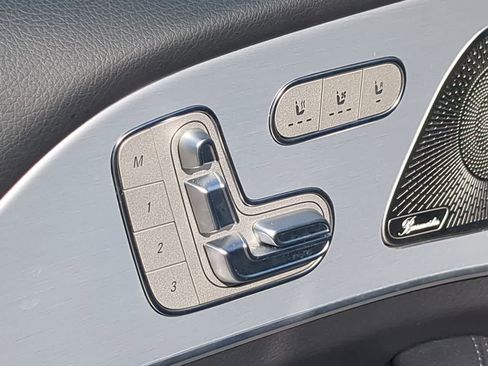 Used 2025 Mercedes-Benz GLS 450 4MATIC image 16