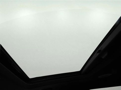 Used 2023 Chevrolet Traverse RS image 28