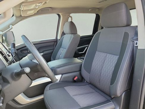Used 2024 Nissan Titan SV w/ SV Convenience Package image 11