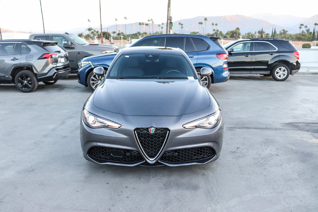 Used 2022 Alfa Romeo Giulia Ti RWD image 2