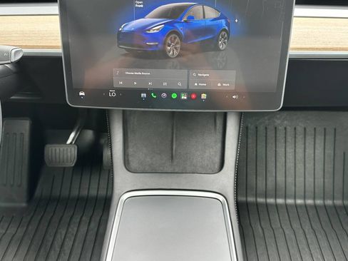 Used 2025 Tesla Model Y Long Range AWD/4WD image 31