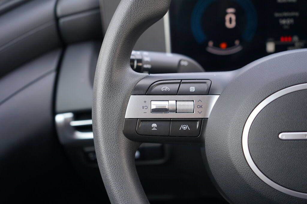 Certified 2025 Hyundai Tucson SE FWD image 19
