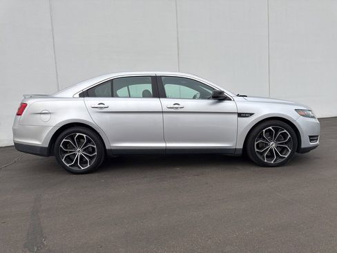 Used 2017 Ford Taurus SHO image 3