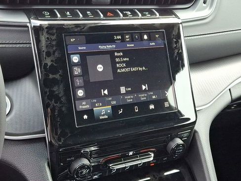 New 2025 Jeep Grand Cherokee L Laredo image 13