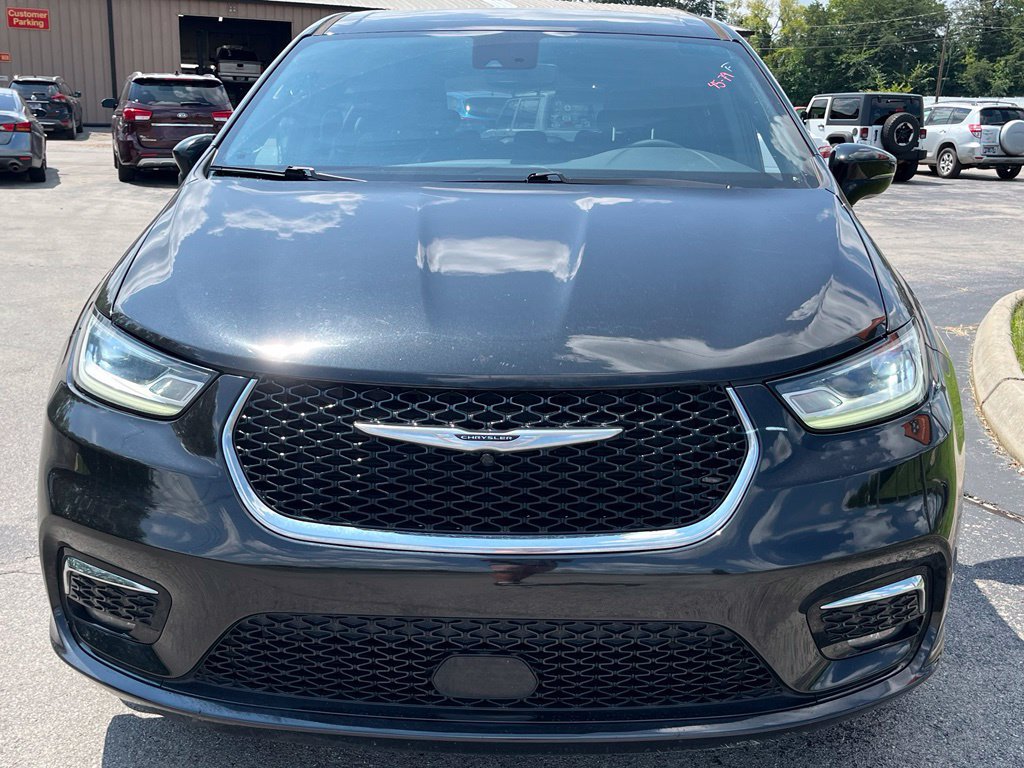 Used 2024 Chrysler Pacifica Touring FWD image 3