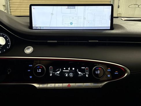 Used 2024 Genesis GV70 2.5T w/ Advanced Package image 21