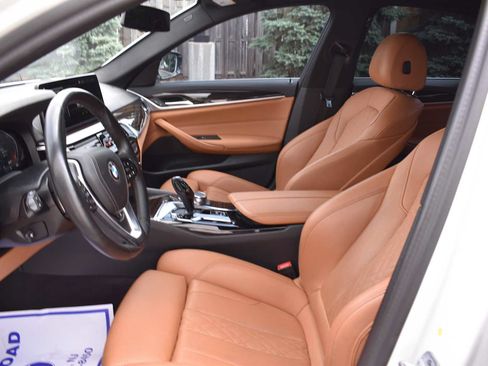 Used 2023 BMW 530i xDrive w/ Convenience Package AWD/4WD image 9