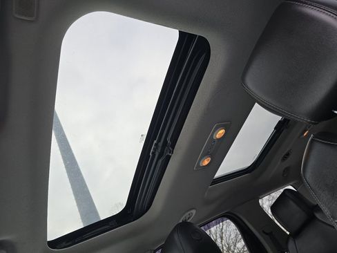 Used 2017 GMC Acadia Limited SLT image 3