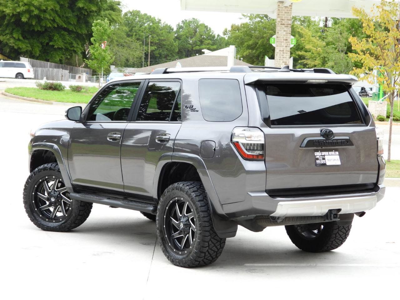 Used 2018 Toyota 4Runner TRD Off-Road Premium AWD/4WD image 30