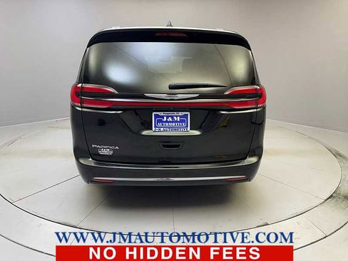 Used 2021 Chrysler Pacifica Touring-L image 4