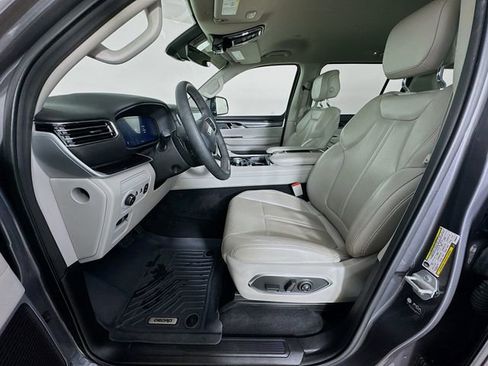 Used 2023 Jeep Wagoneer 4WD image 27