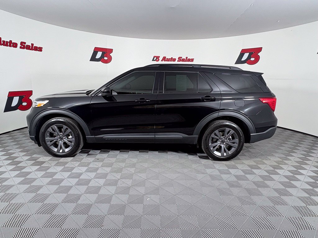 Used 2024 Ford Explorer XLT w/ Equipment Group 202A AWD/4WD image 4