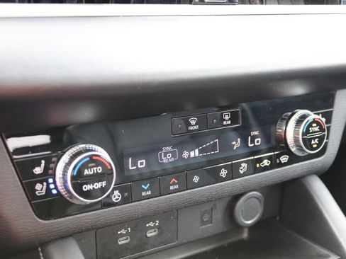 Used 2025 Mitsubishi Outlander SEL AWD/4WD image 22