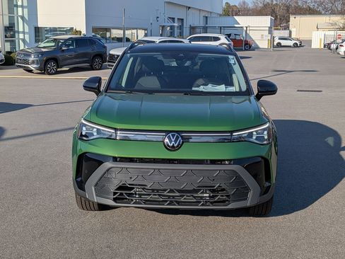 New 2026 Volkswagen Taos SE image 8