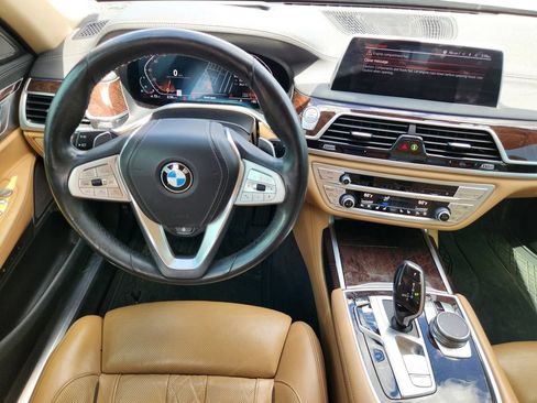 Used 2022 BMW 740i w/ Premium Package RWD image 28