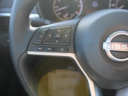 Used 2025 Nissan Altima 2.5 SV image 16