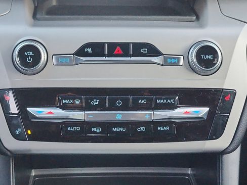 Used 2023 Ford Explorer XLT w/ Equipment Group 202A image 18