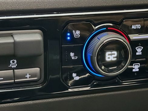 Used 2024 Chevrolet Silverado 2500 High Country w/ High Country Premium Package image 24