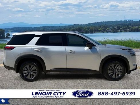 Used 2023 Nissan Pathfinder S AWD/4WD image 2