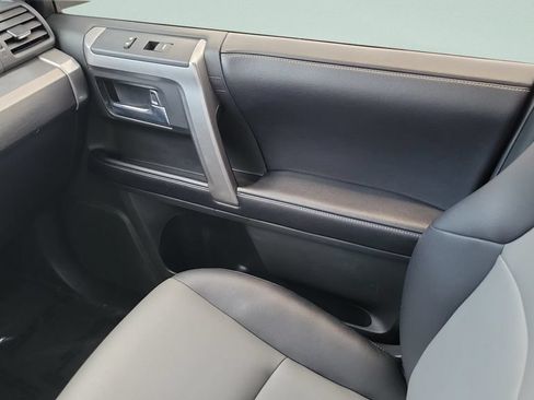 Used 2017 Toyota 4Runner SR5 Premium RWD image 13