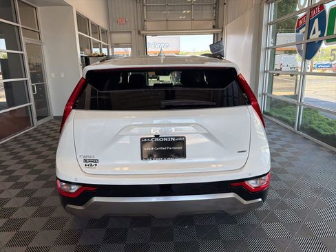 Used 2024 Kia Niro EX Touring FWD image 5