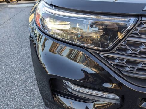 Used 2022 Ford Explorer XLT w/ Equipment Group 202A image 10