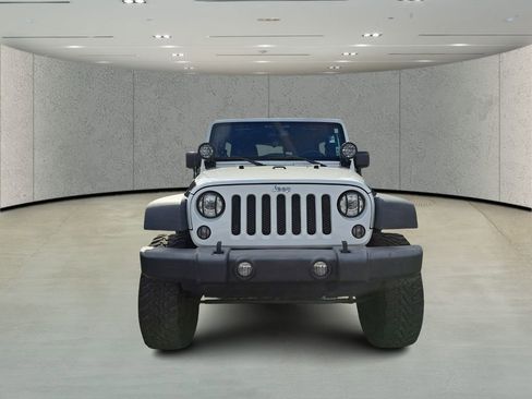 Used 2017 Jeep Wrangler Unlimited Rubicon w/ Connectivity Group image 3