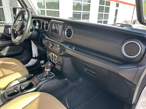 Used 2018 Jeep Wrangler Unlimited Sahara w/ Cold Weather Group AWD/4WD image 30