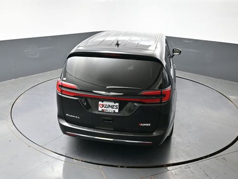 Used 2023 Chrysler Pacifica Touring-L FWD image 50