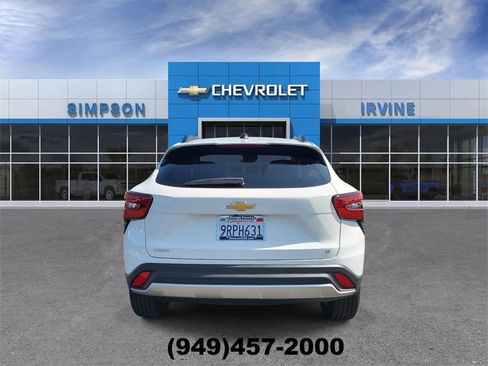 Used 2025 Chevrolet Trax LT w/ Driver Confidence Package image 7