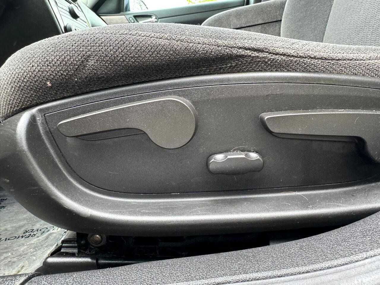 Used 2011 Chevrolet Impala LT FWD image 26