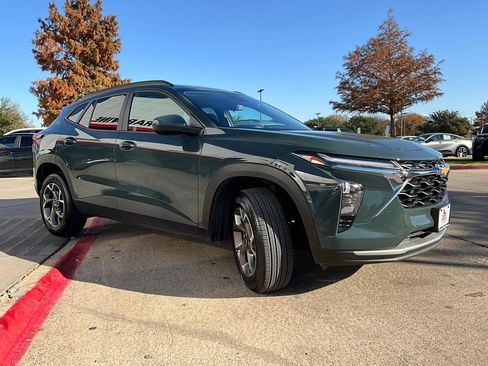 Used 2025 Chevrolet Trax LT image 5